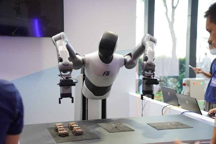 Độc đáo các mô hình công nghệ tại Diễn đàn Kinh tế Mùa thu 2025 - 17