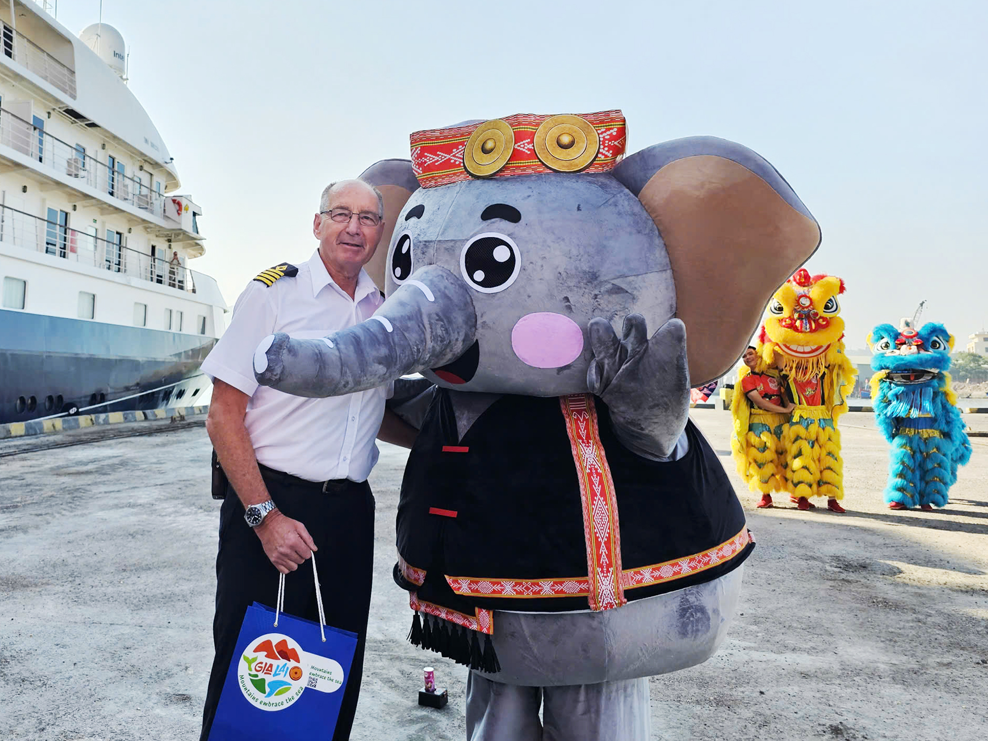 tau du lich quoc te noble caledonia – island sky dua du khach den pho bien quy nhon - 2