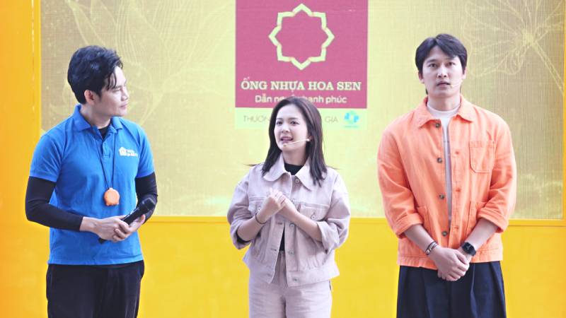 MC Dương Hồng Phúc, Đình Tú và Ngọc Huyền xót xa hoàn cảnh cô bé mồ côi mẹ, chăm sóc cha và anh trai bị thiểu năng trí tuệ - 1