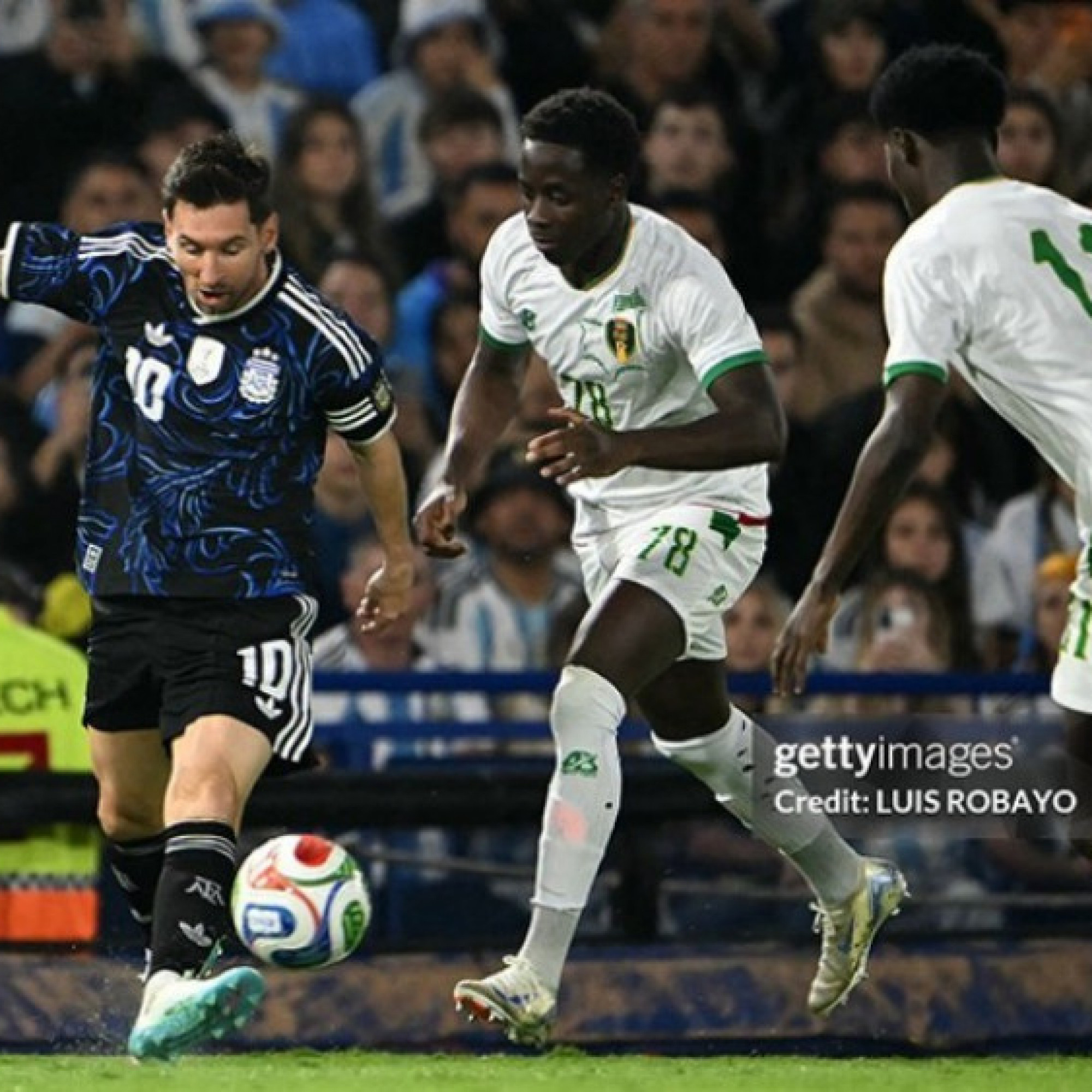  - Video bóng đá Argentina - Mauritania: Đàn em Messi lập siêu phẩm (Giao hữu)