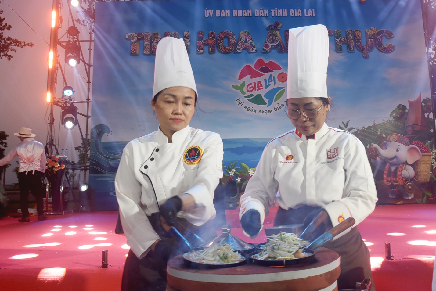 ngay hoi tinh hoa am thuc gia lai thu hut dong dao du khach - 11