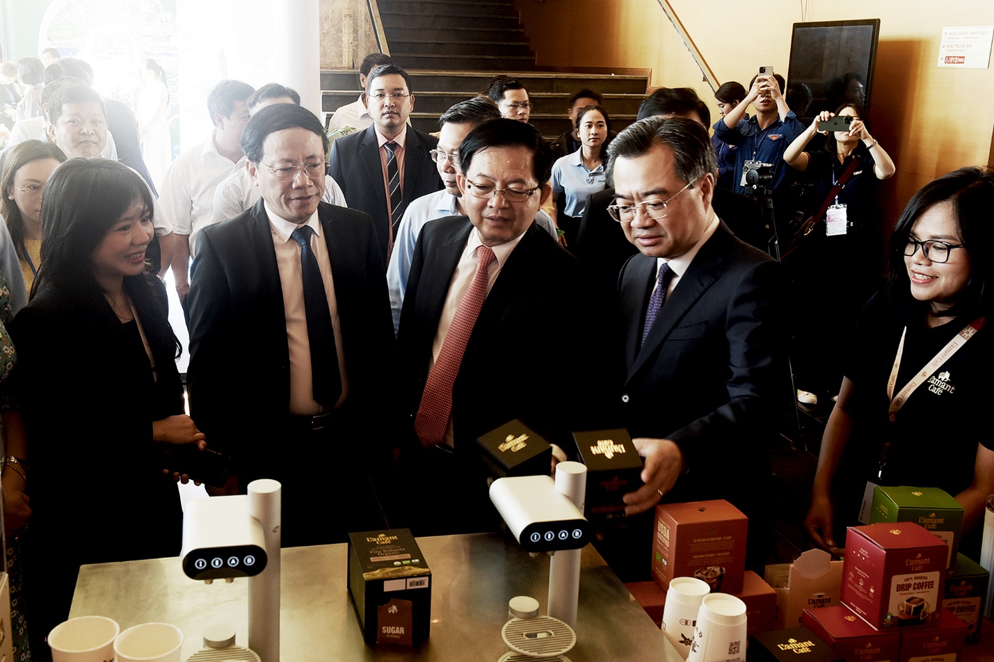 gia lai xuc tien, thu hut day tu hon 32 ty usd - 1