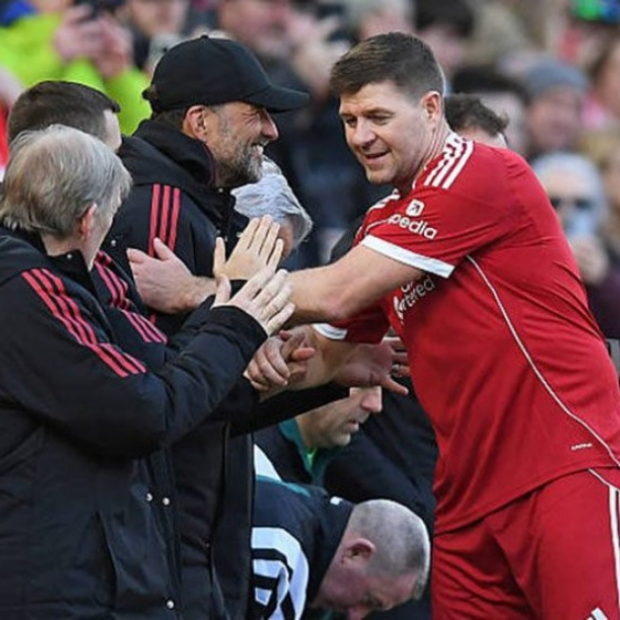  - HLV Klopp trở lại Liverpool, dẫn dắt Gerrard và các huyền thoại tạo "mưa bàn thắng" với Dortmund