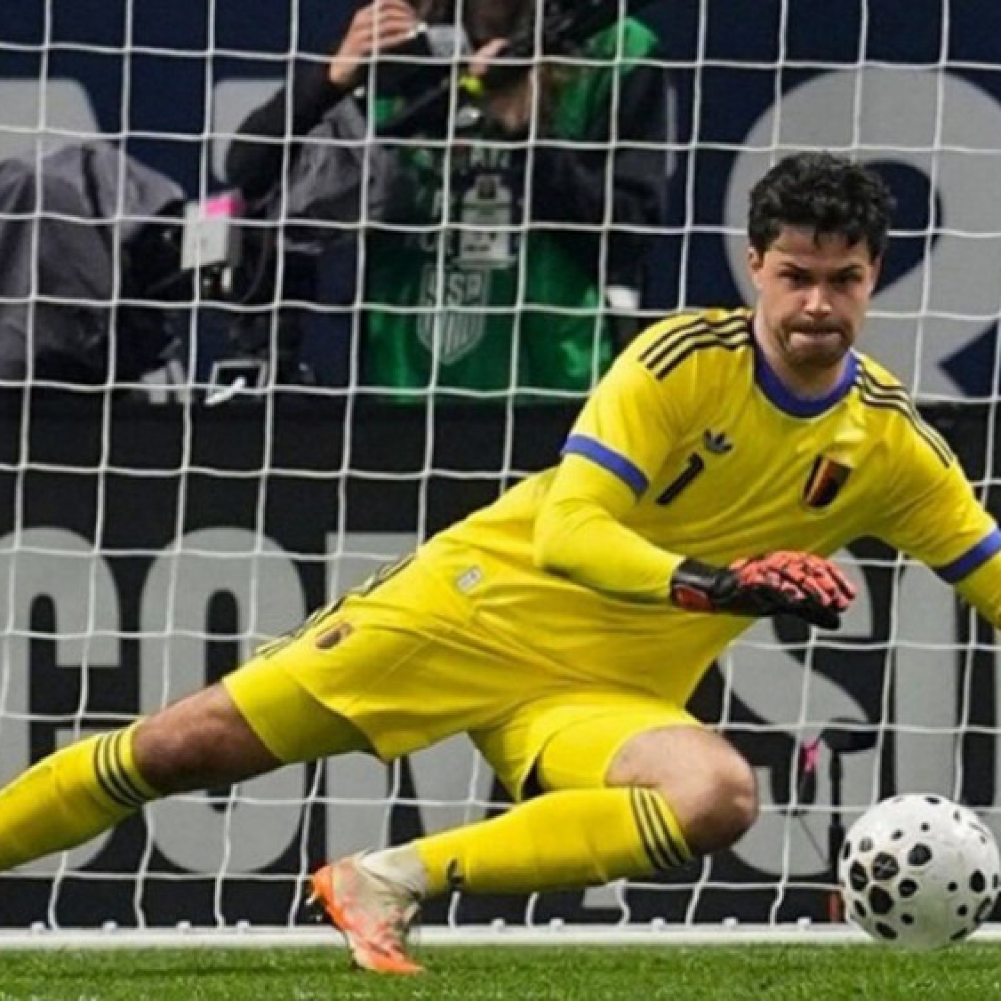  - Sao MU Lammens hóa "người nhện" trước ĐT Mỹ, De Bruyne ví như "bản sao Courtois"