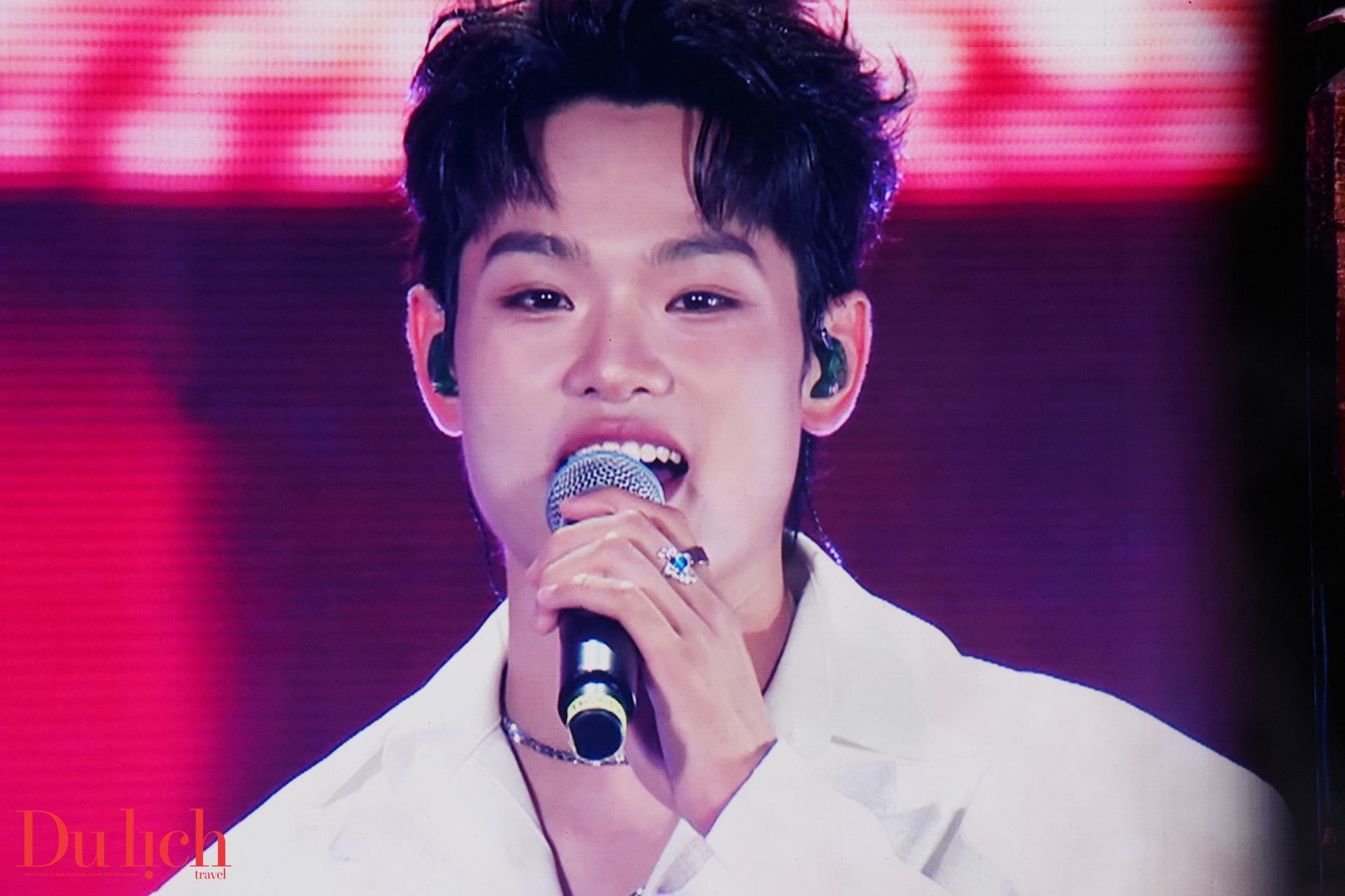 ban giao huong “dai ngan cham bien xanh” thang hoa cam xuc trong dem khai mac - 3