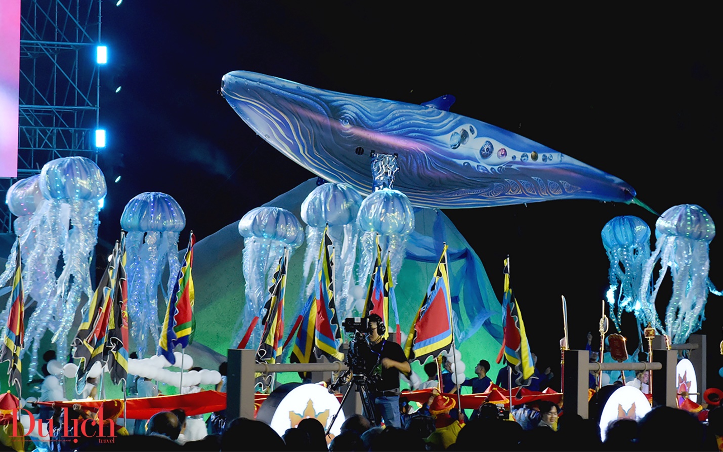 ban giao huong “dai ngan cham bien xanh” thang hoa cam xuc trong dem khai mac - 6