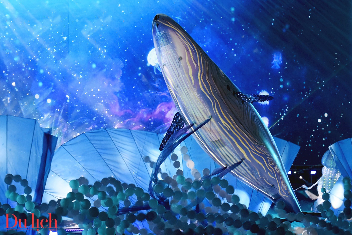 ban giao huong “dai ngan cham bien xanh” thang hoa cam xuc trong dem khai mac - 5