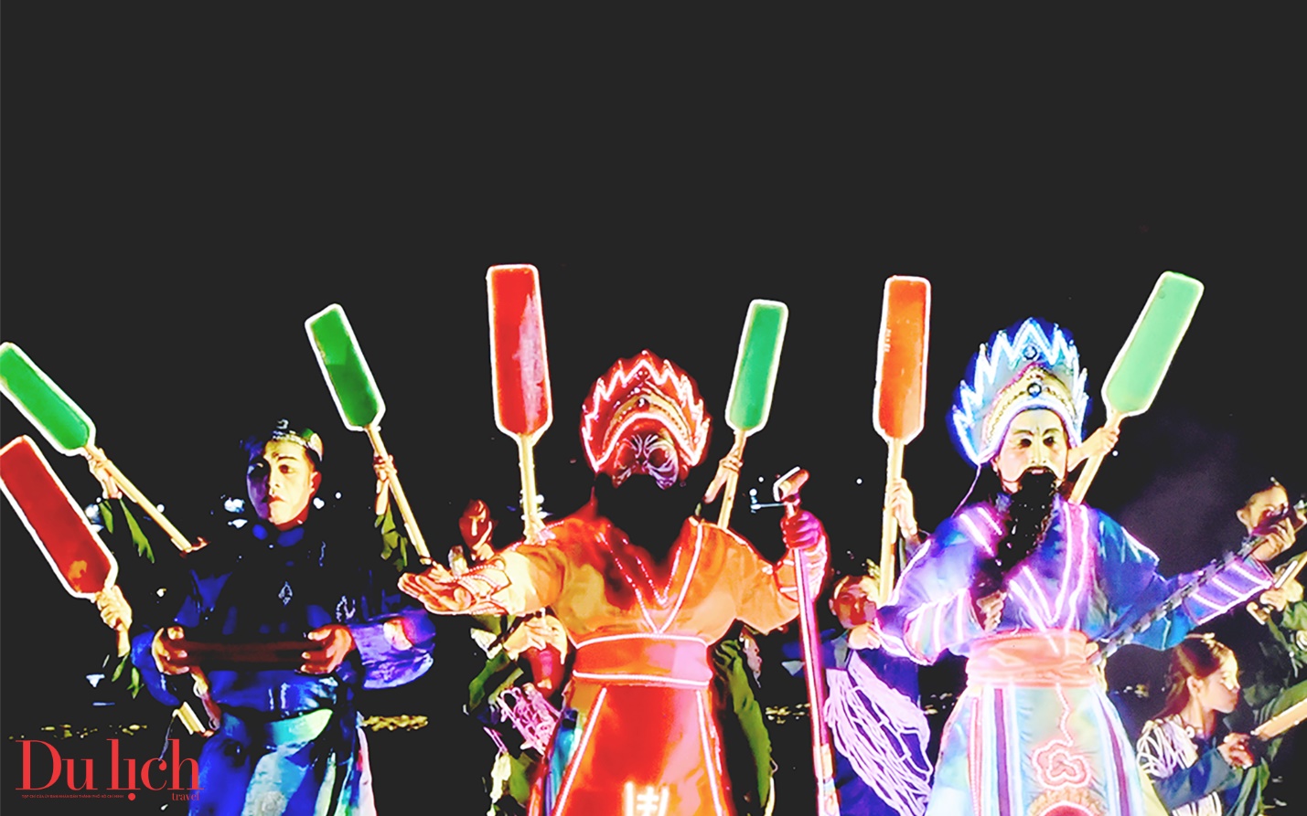 ban giao huong “dai ngan cham bien xanh” thang hoa cam xuc trong dem khai mac - 22