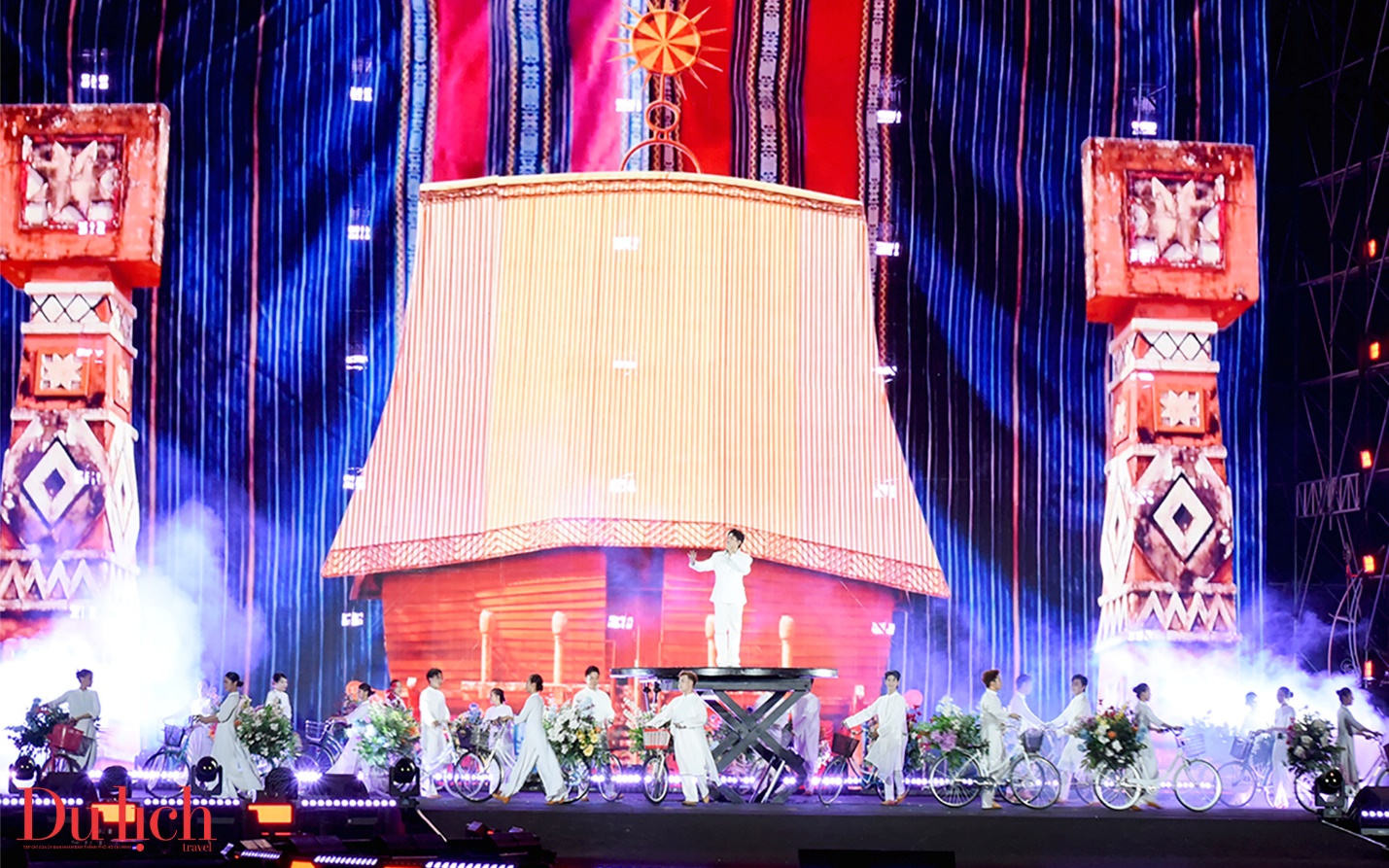 ban giao huong “dai ngan cham bien xanh” thang hoa cam xuc trong dem khai mac - 19