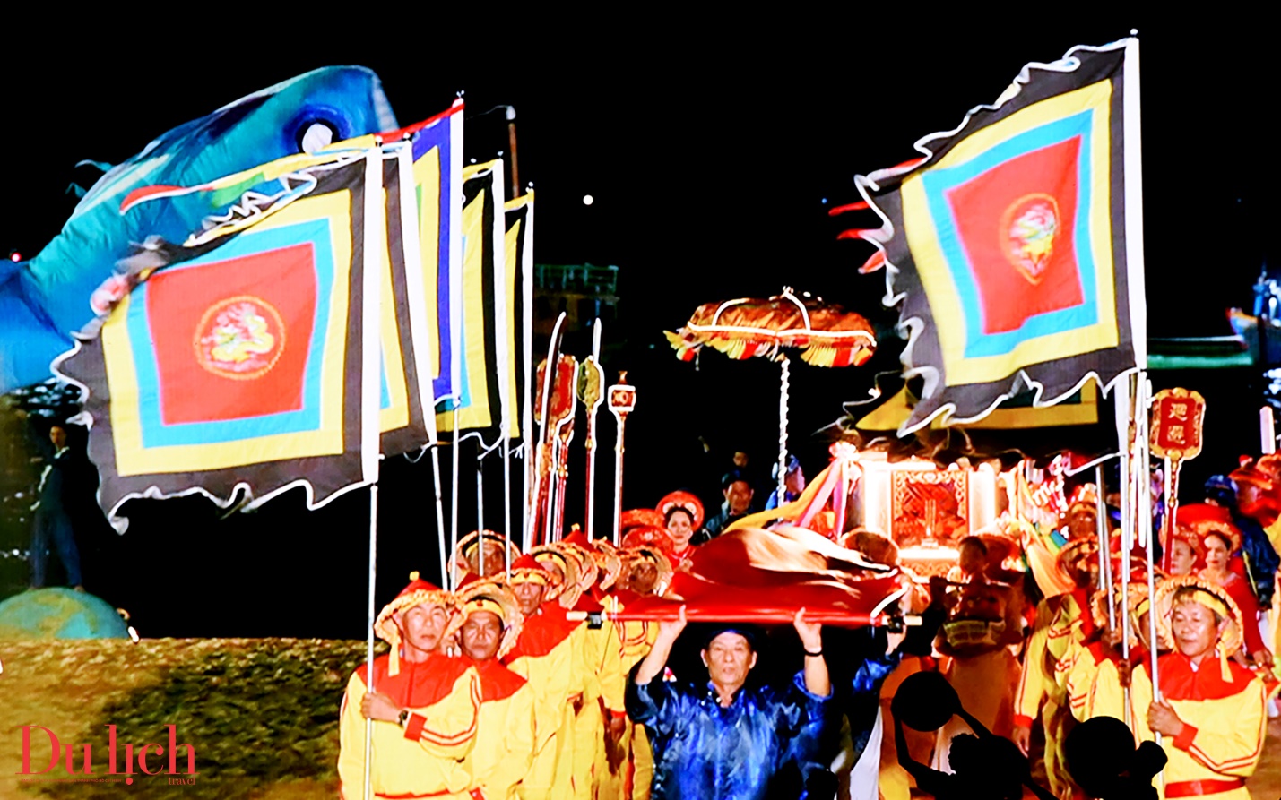 ban giao huong “dai ngan cham bien xanh” thang hoa cam xuc trong dem khai mac - 23