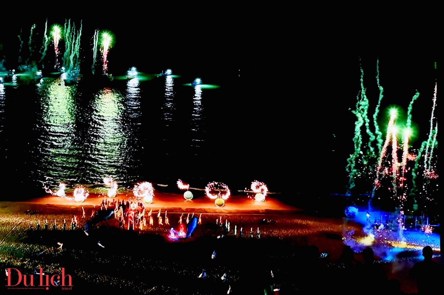 ban giao huong “dai ngan cham bien xanh” thang hoa cam xuc trong dem khai mac - 24