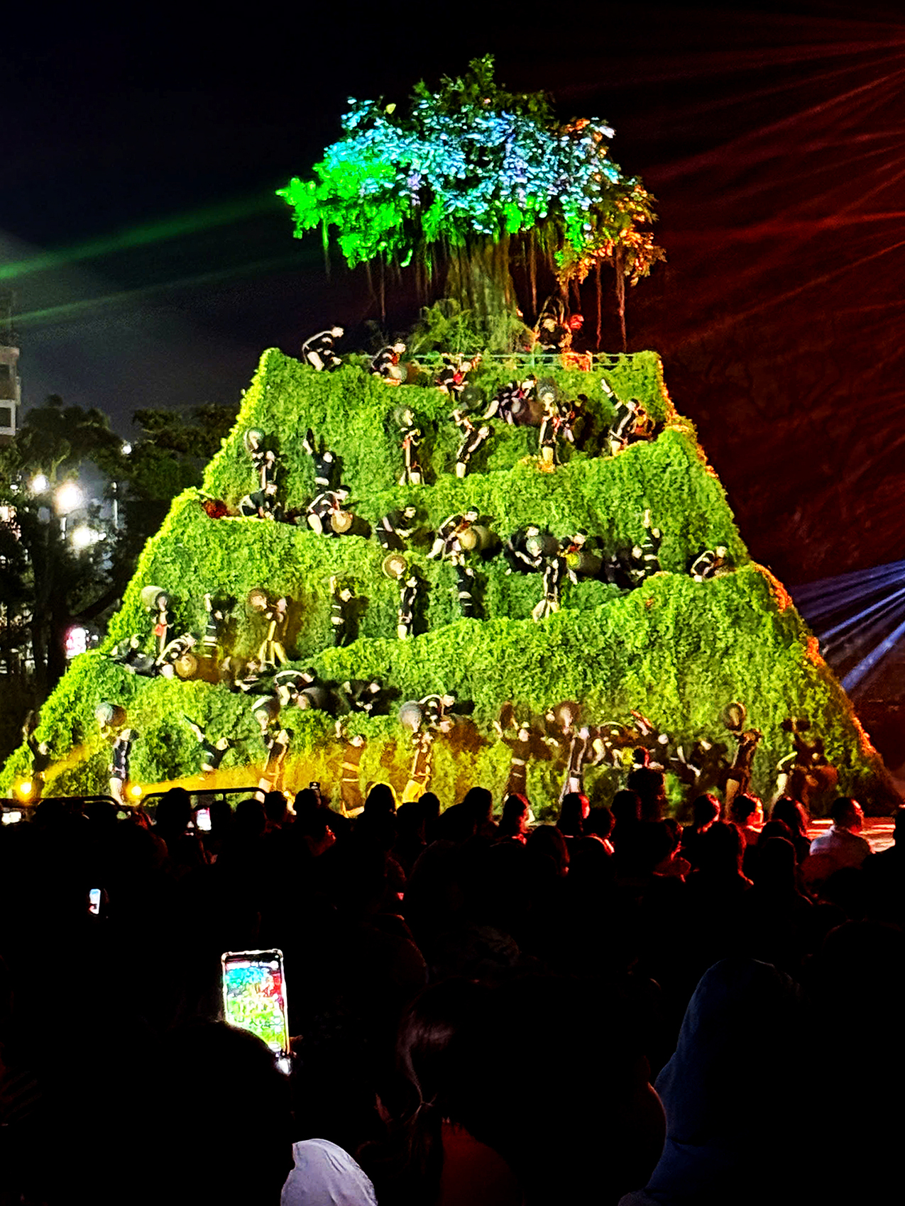 ban giao huong “dai ngan cham bien xanh” thang hoa cam xuc trong dem khai mac - 14