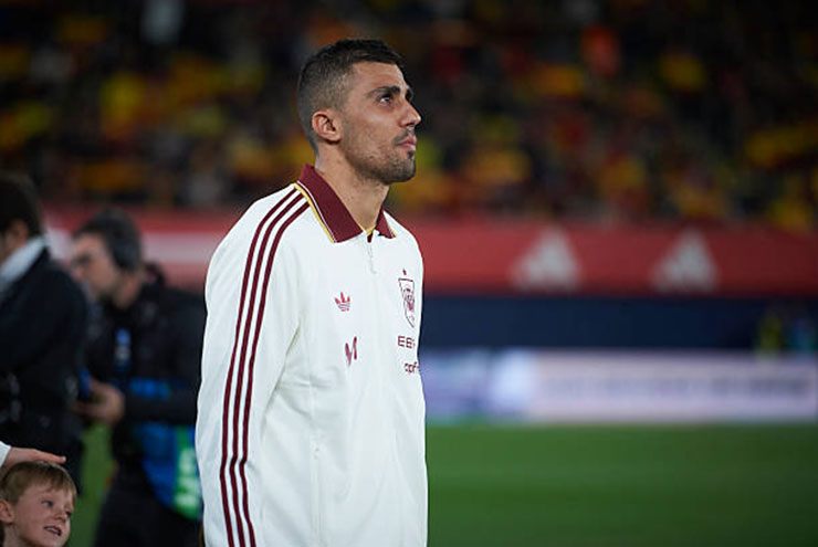 Tin mới nhất bóng đá sáng 29/3: Rodri phản hồi về tin đồn anh ve vãn Real Madrid - 1