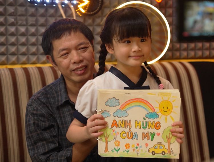 Thái Hòa nói gì về hình tượng người cha “đào lửa” tiền từ thiện trong phim Anh Hùng?