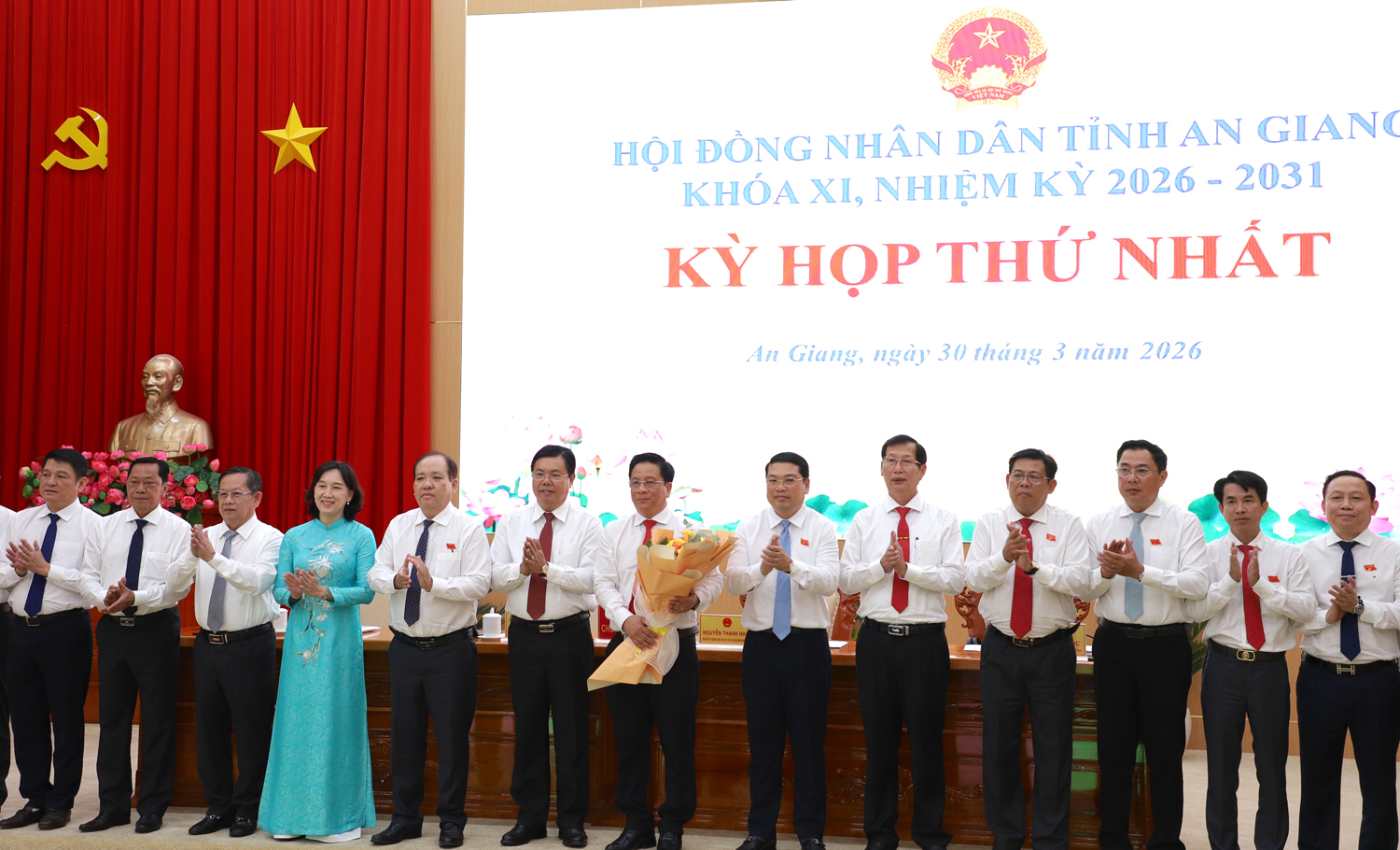 Ông Hồ Văn Mừng tiếp tục giữ chức Chủ tịch UBND tỉnh An Giang - 1