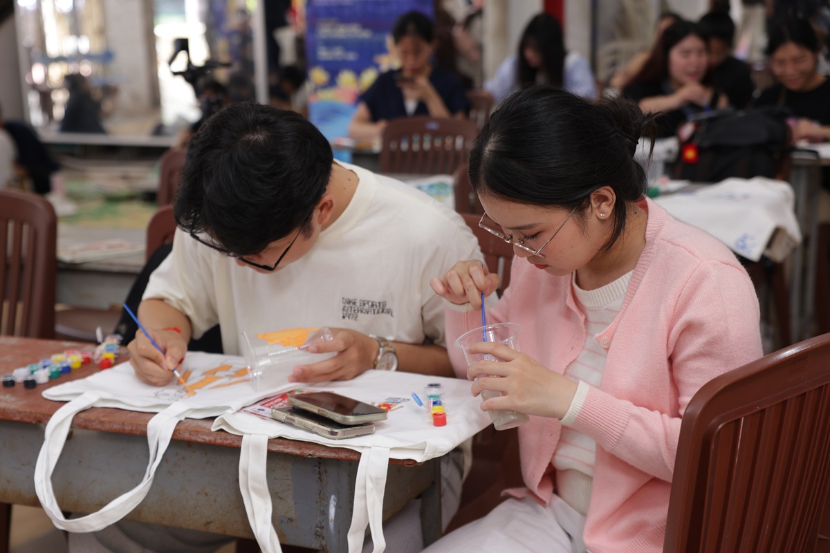 gen z ke chuyen roi nuoc: di san duoc ‘noi lai’ bang ngon ngu moi - 4