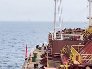 Thủy thủ mắc kẹt ở Vịnh Ba Tư, tối nằm ngắm tên lửa bay vèo vèo qua đầu