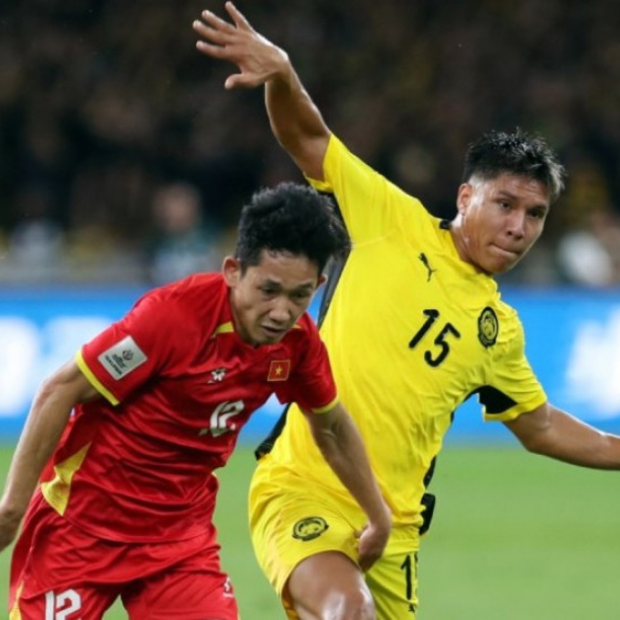  - Rực lửa Việt Nam - Malaysia: Xuân Son, Hoàng Hên uy hiếp khung thành