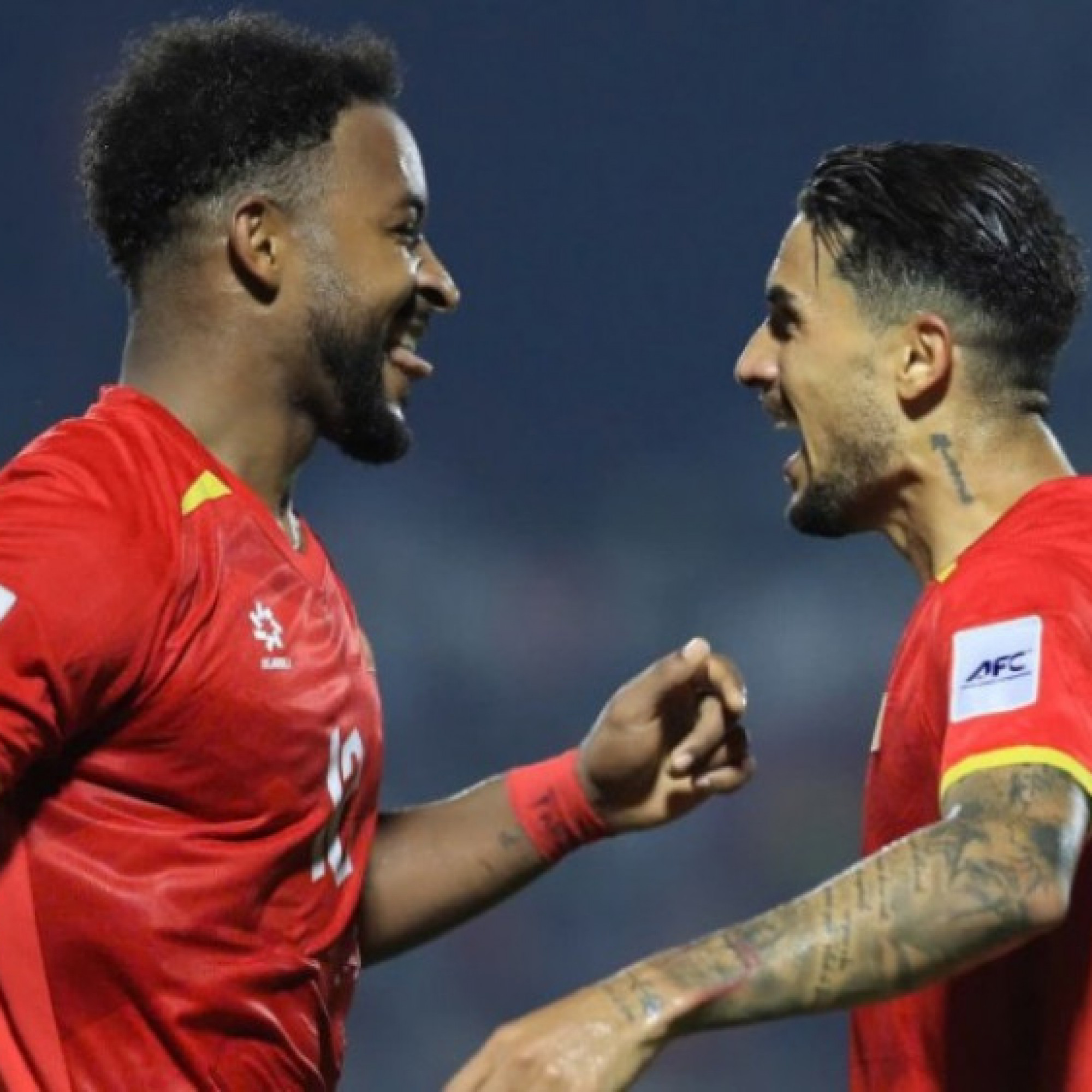  - Xuân Son rực sáng trước Malaysia: Cú đúp đánh đầu, khoe bụng "6 múi" cực chất