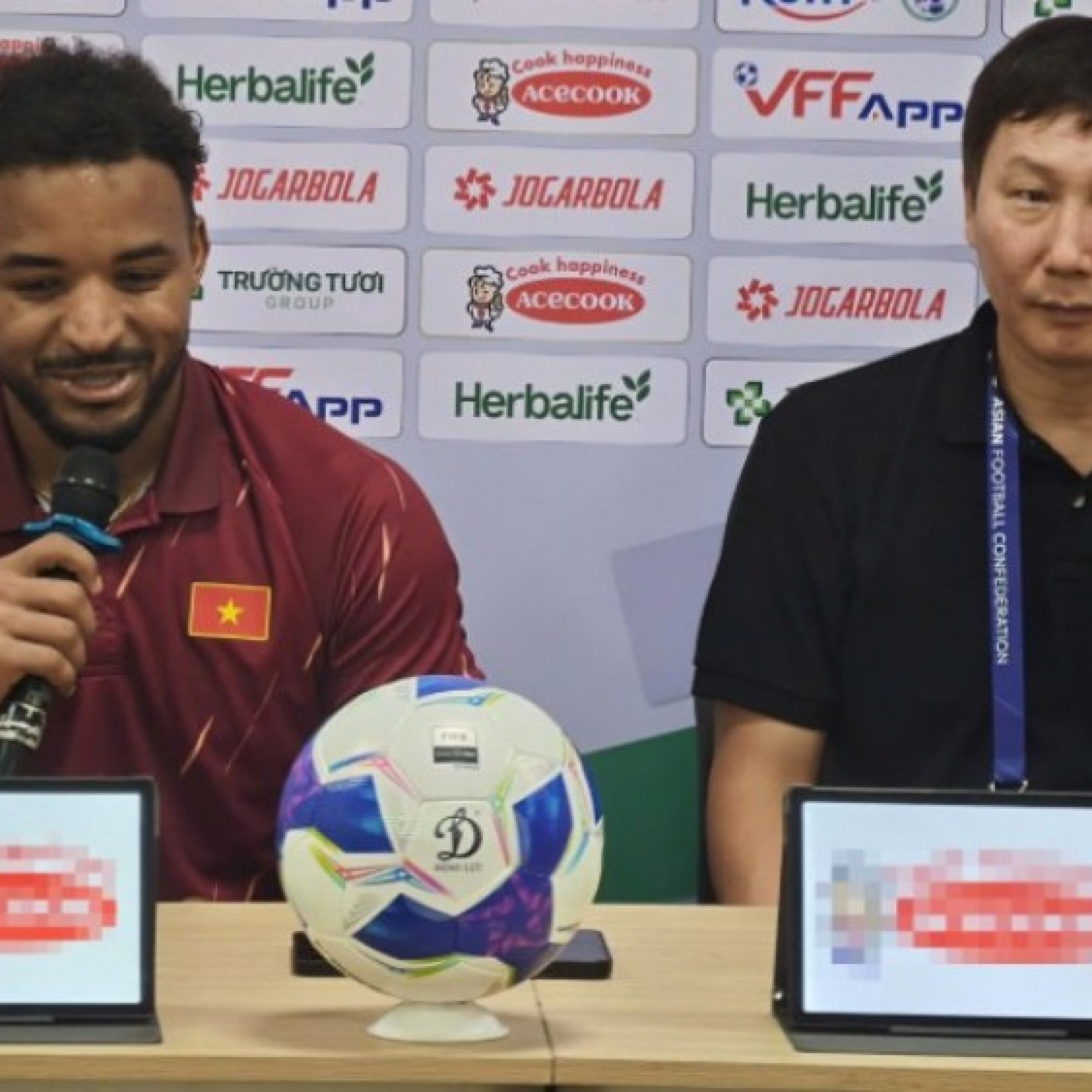  - Trực tiếp họp báo ĐT Việt Nam - Malaysia: HLV Kim cảm ơn Xuân Son, Hoàng Hên được chốt vị trí tốt nhất