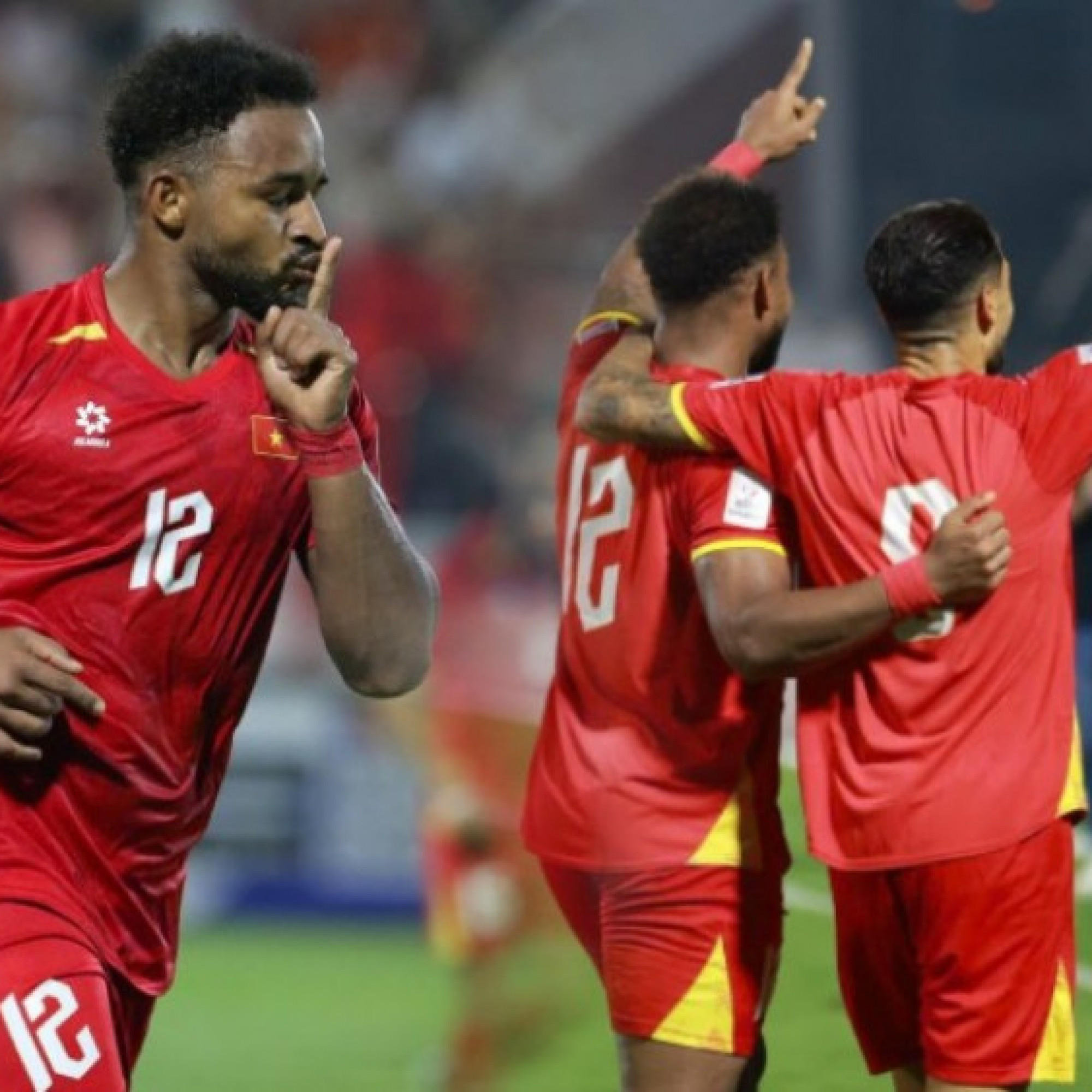  - Việt Nam đả bại Malaysia: Xuân Son  nói là làm, thầy Kim lại tung "ma thuật đen"