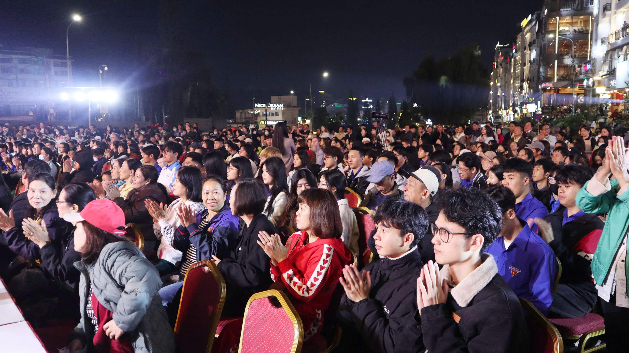 Đặc sắc chương trình nghệ thuật chào mừng thành công cuộc bầu cử ở Lâm Đồng - 1