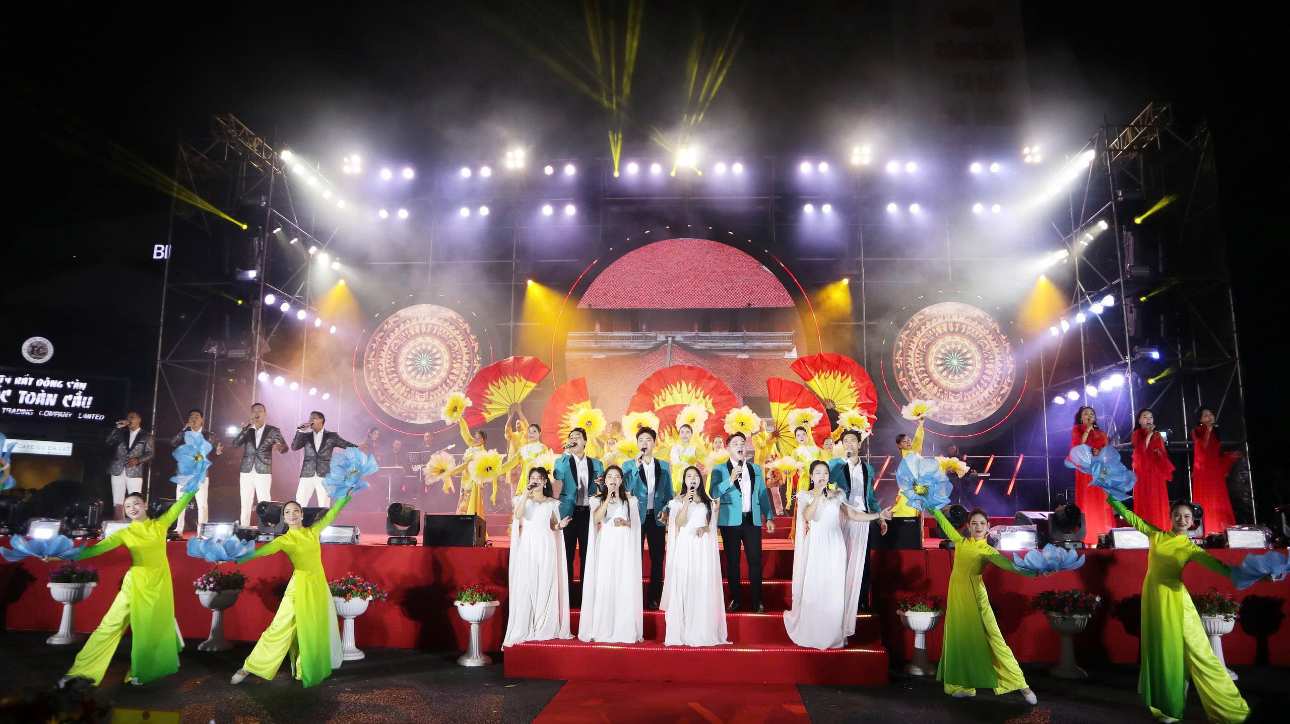 Đặc sắc chương trình nghệ thuật chào mừng thành công cuộc bầu cử ở Lâm Đồng - 4