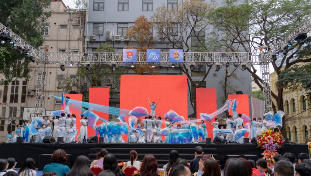 'Khi tôi 18' khẳng định sức trẻ và niềm tự hào dân tộc trong mỗi học sinh THPT Việt Đức - 7