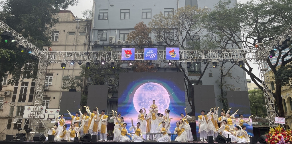 'Khi tôi 18' khẳng định sức trẻ và niềm tự hào dân tộc trong mỗi học sinh THPT Việt Đức - 9