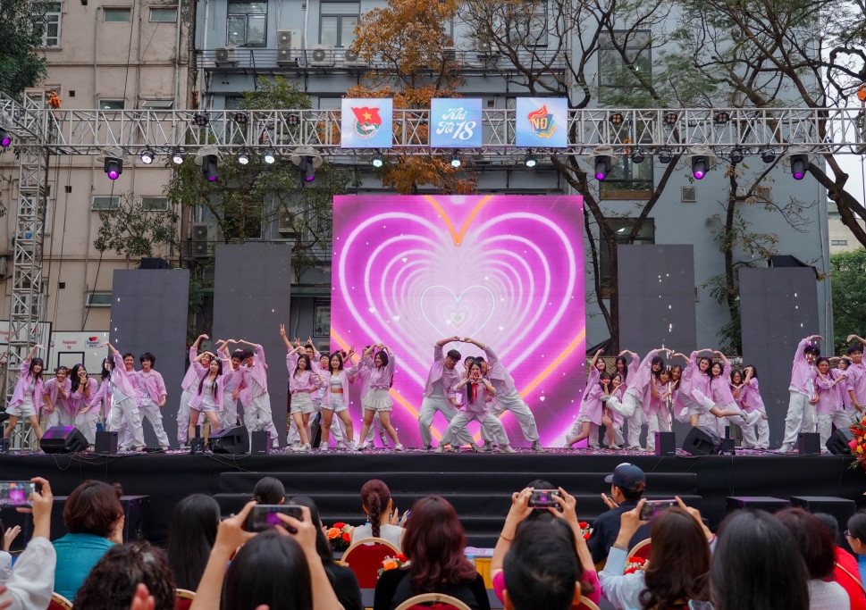 'Khi tôi 18' khẳng định sức trẻ và niềm tự hào dân tộc trong mỗi học sinh THPT Việt Đức - 10