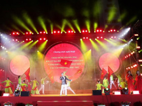 Sự kiện đặc sắc - Đặc sắc chương trình nghệ thuật chào mừng thành công cuộc bầu cử ở Lâm Đồng