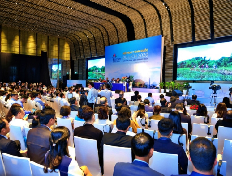 Hội nghị toàn quốc về du lịch và ký kết liên kết phát triển du lịch giữa Tp. Hồ Chí Minh, Hà Nội và vùng kinh tế trọng điểm miền Trung