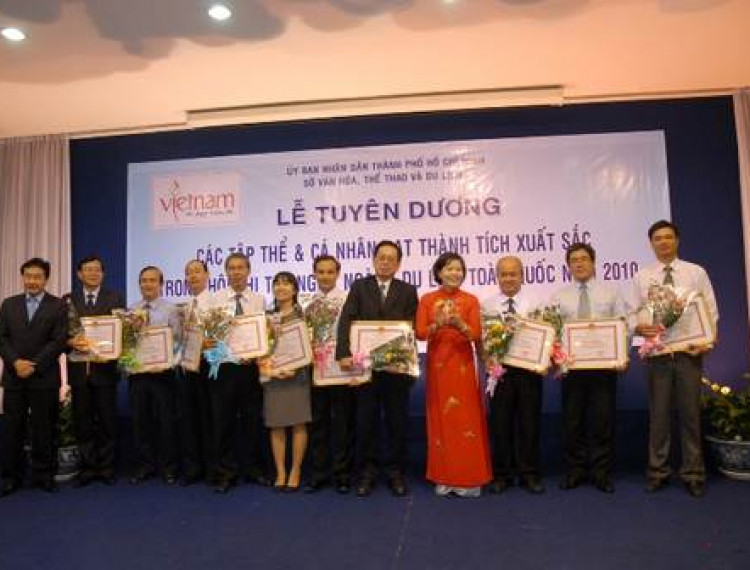 Lễ Tuyên dương thành tích Ngành Du lịch TP.HCM - 2010 - 1