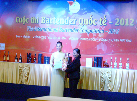 Chung kết cuộc thi Bartender Quốc tế:  Nguyễn Hoàng Đức &#40;Việt Nam&#41; và Kou Yung Yi &#40;Đài Loan&#41; Giải I - 3