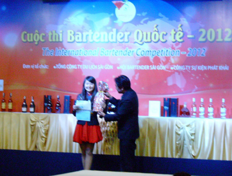 Chung kết cuộc thi Bartender Quốc tế:  Nguyễn Hoàng Đức &#40;Việt Nam&#41; và Kou Yung Yi &#40;Đài Loan&#41; Giải I - 1