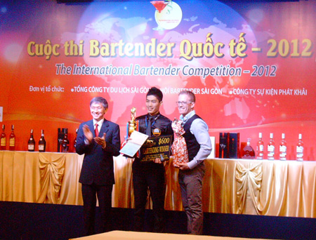 Chung kết cuộc thi Bartender Quốc tế:  Nguyễn Hoàng Đức &#40;Việt Nam&#41; và Kou Yung Yi &#40;Đài Loan&#41; Giải I - 4