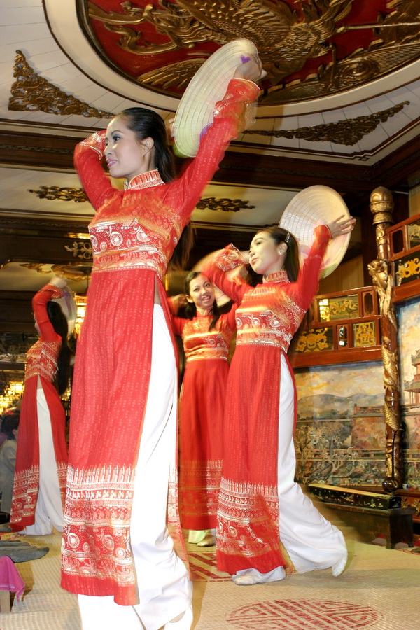 REX HOTEL SAIGON & HỌA SĨ VĂN DƯƠNG THÀNH - 3