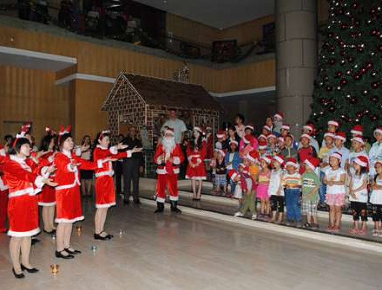 Khách sạn Sheraton Nha Trang: Trẻ mồ côi “Mái Ấm Nhân Ái” đón Noel 2012 - 1
