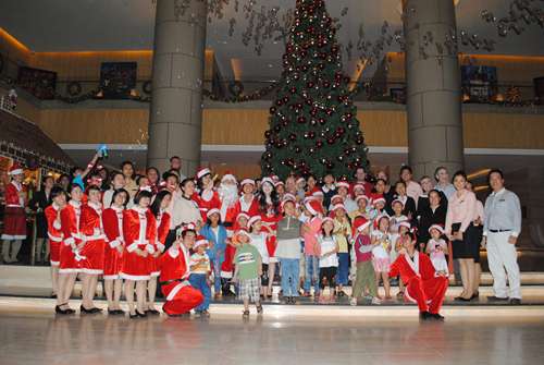 Khách sạn Sheraton Nha Trang: Trẻ mồ côi “Mái Ấm Nhân Ái” đón Noel 2012 - 2