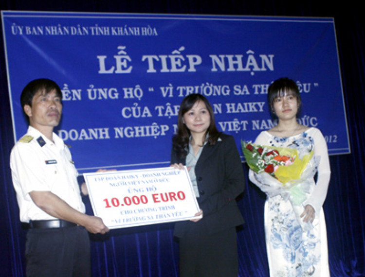 Việt Kiều Đức trao tặng quỹ “Vì Trường Sa thân yêu” - 1