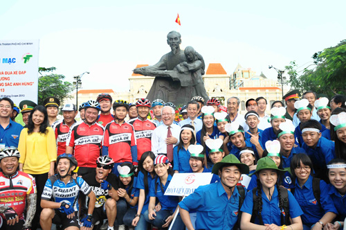 TPHCM: Diễu hành và đua xe đạp “Về Chiến khu Rừng Sác anh hùng” - 1