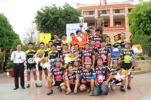 TPHCM: Diễu hành và đua xe đạp “Về Chiến khu Rừng Sác anh hùng” - 10