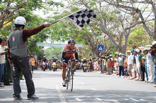 TPHCM: Diễu hành và đua xe đạp “Về Chiến khu Rừng Sác anh hùng” - 6