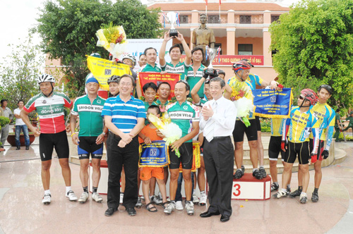 TPHCM: Diễu hành và đua xe đạp “Về Chiến khu Rừng Sác anh hùng” - 9