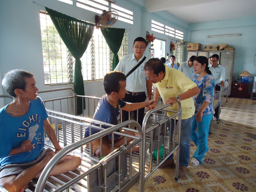 Công ty Dã ngoại Lửa Việt và Tạp Chí Du lịch TPHCM thăm, tặng quà Trung tâm Nuôi dưỡng Bảo trợ người bại liệt Thạnh Lộc – Q12-TP.HCM - 5