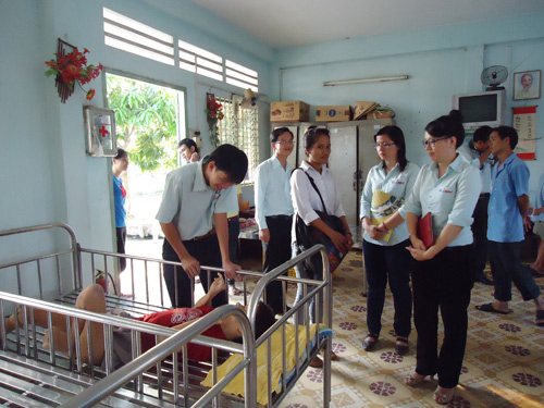 Công ty Dã ngoại Lửa Việt và Tạp Chí Du lịch TPHCM thăm, tặng quà Trung tâm Nuôi dưỡng Bảo trợ người bại liệt Thạnh Lộc – Q12-TP.HCM - 6