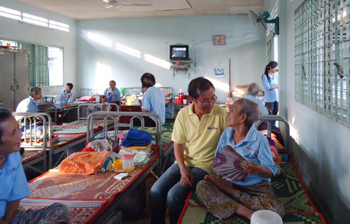 Công ty Dã ngoại Lửa Việt và Tạp Chí Du lịch TPHCM thăm, tặng quà Trung tâm Nuôi dưỡng Bảo trợ người bại liệt Thạnh Lộc – Q12-TP.HCM - 4