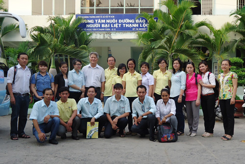 Công ty Dã ngoại Lửa Việt và Tạp Chí Du lịch TPHCM thăm, tặng quà Trung tâm Nuôi dưỡng Bảo trợ người bại liệt Thạnh Lộc – Q12-TP.HCM - 7
