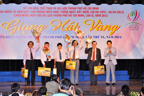 Tưng bừng khai mạc Vòng Chung kết Xếp giải Liên hoan Giọng hát Vàng Ngành Du lịch TP.HCM, lần IX, năm 2013 - 4