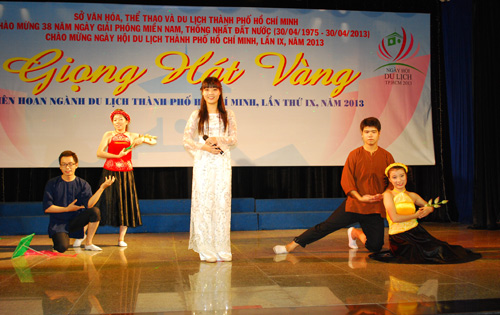 Tưng bừng khai mạc Vòng Chung kết Xếp giải Liên hoan Giọng hát Vàng Ngành Du lịch TP.HCM, lần IX, năm 2013 - 5